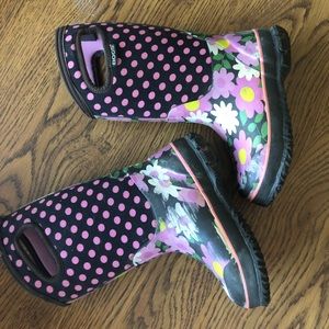 Kids winter bogs size 12